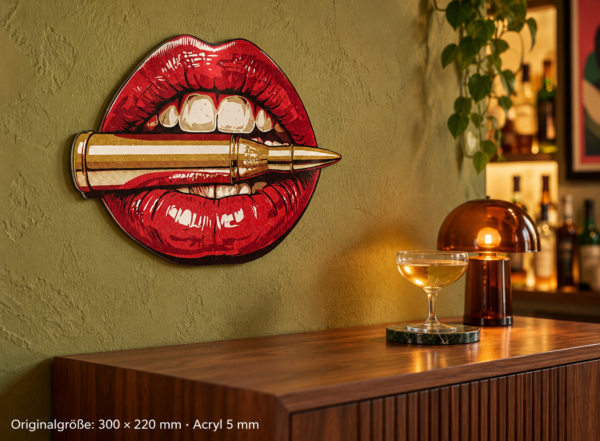 Bullit Konturschild, 300 × 220 mm, Acryl 5 mm, 35° von links, Nahaufnahme, Bar.